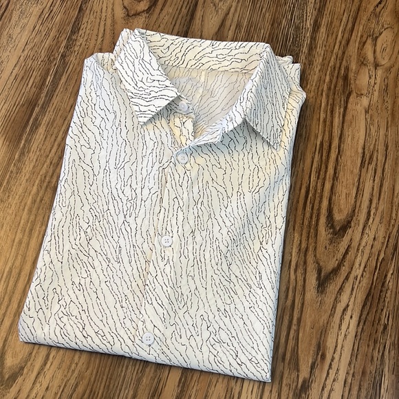 NWOT!! Men’s Lululemon short sleeve button down shirt - size large - Picture 5 of 5